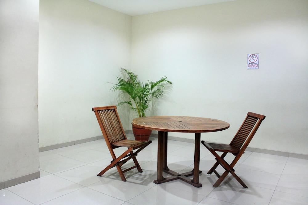 Oyo 266 Margonda Residence 5 Depok Kültér fotó